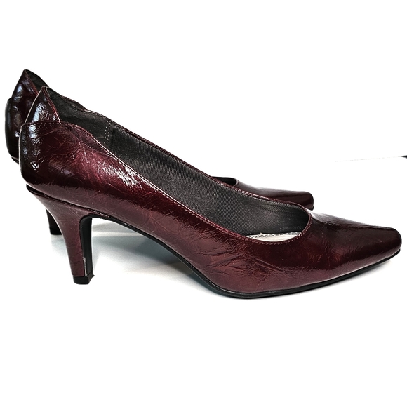 Life Stride, Venom Red Pumps, Size 8 - Picture 1 of 7